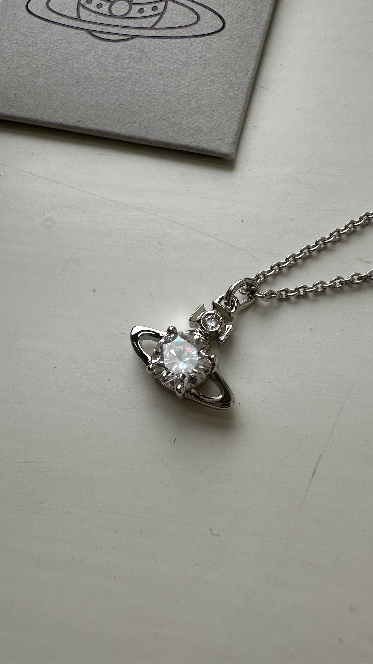VIVIENNE WESTWOOD Reina Pendant Necklace Brass(2 Colors)